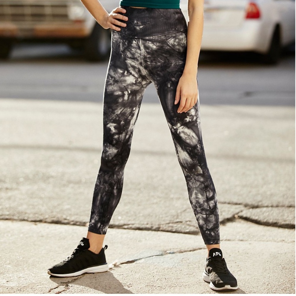 Free People Movement Good Karma Legging Blk Tie Dye sz M/L